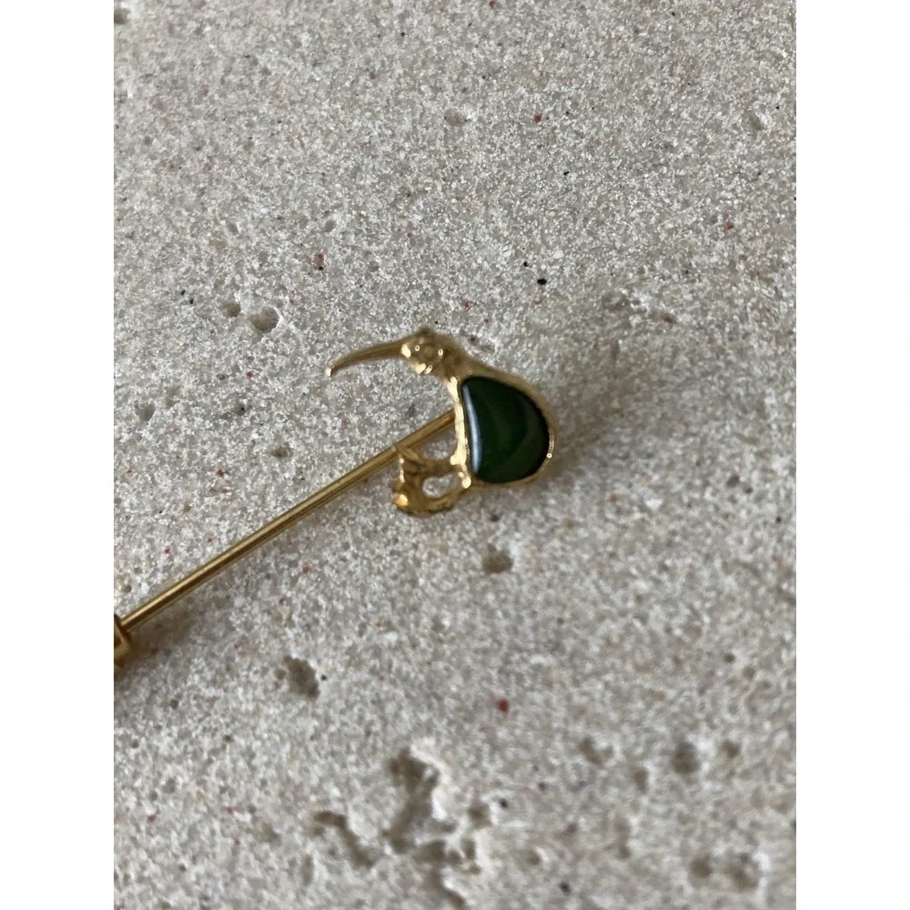 Vintage Kiwi Bird Stick Pin Gold Tone & Green Enamel Hat‎ Or Scarf Pin Novelty